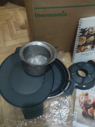 Thermomix TM 21 con accesorios