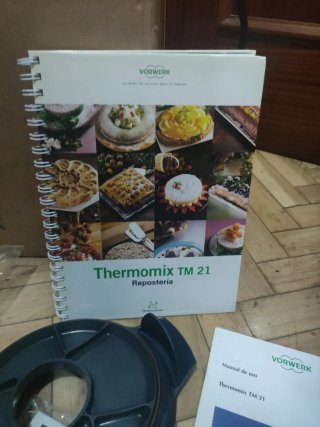 Thermomix TM 21 con accesorios