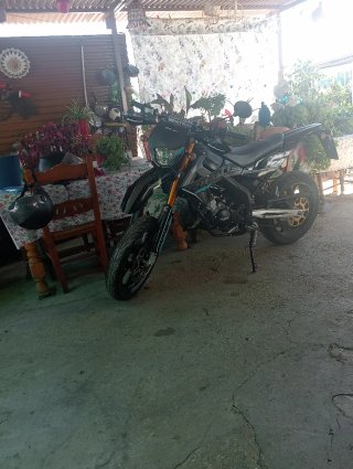 Rieju Supermotard Negra y Dorada