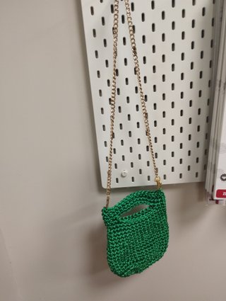 Bolso tejido a mano con cadena