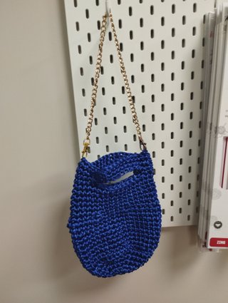 Bolso tejido a mano con cadena