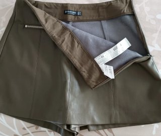 Minifalda pantalón efecto piel cremallera