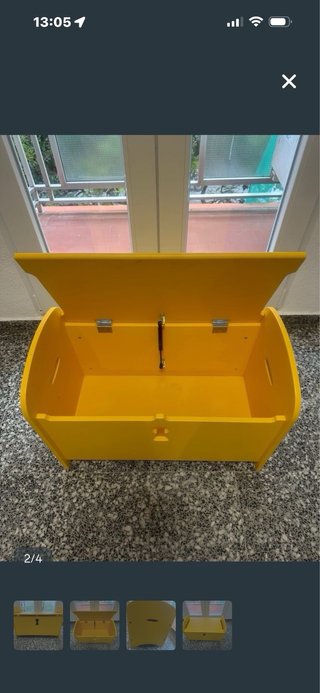 Baúl infantil de madera amarillo