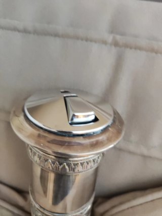 Antiguo encendedor  baño plata. No funciona