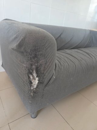 Sofá de tela gris