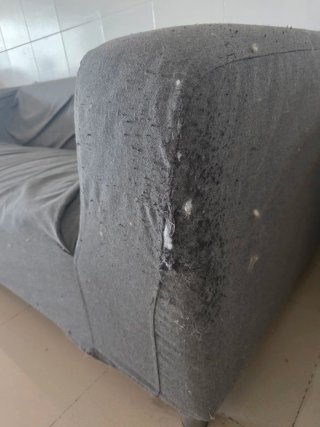 Sofá de tela gris