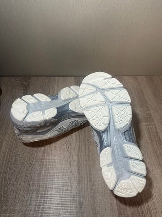 Asics Gel blancas/gris claro T42 - Nuevas