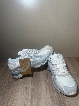 Asics Gel blancas/gris claro T42 - Nuevas