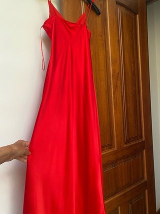Vestido lencero rojo satinado