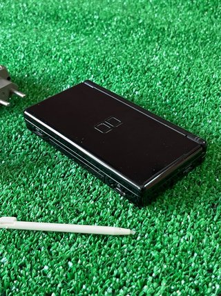 Nintendo DS Lite in nero, in buone condizioni e funzionante