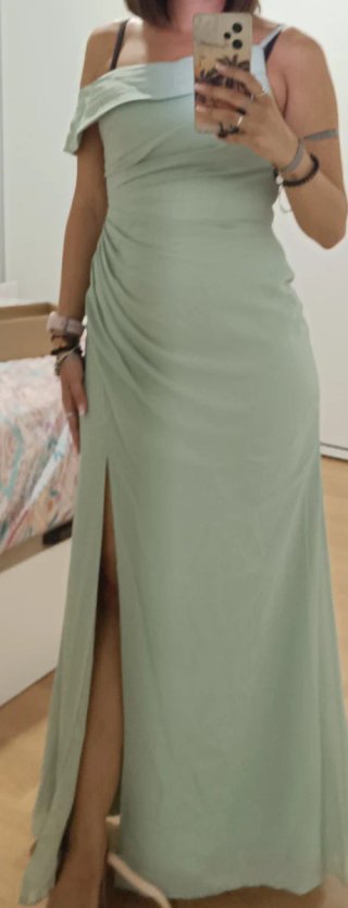 Vestido largo verde con abertura