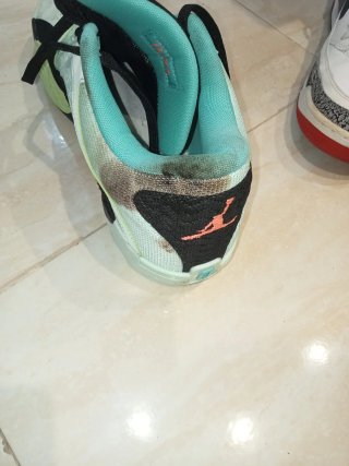 Zapatillas Jordan verdes y rosas