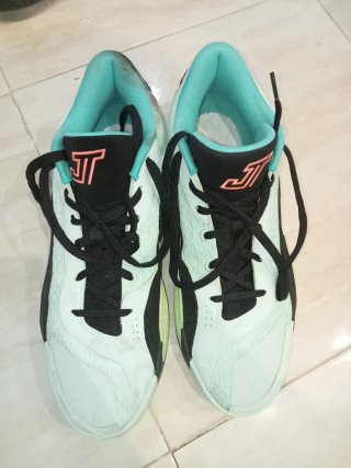 Zapatillas Jordan verdes y rosas