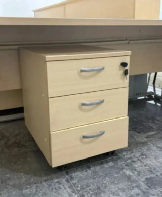 Cajonera de oficina con ruedas y llave