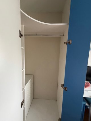 Habitación juvenil blanco y azul
