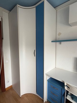 Habitación juvenil blanco y azul