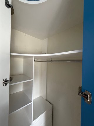 Habitación juvenil blanco y azul