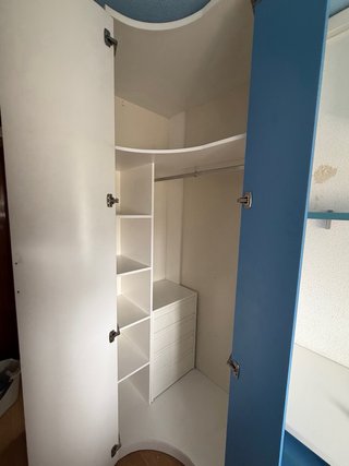 Habitación juvenil blanco y azul