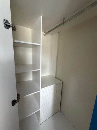 Habitación juvenil blanco y azul