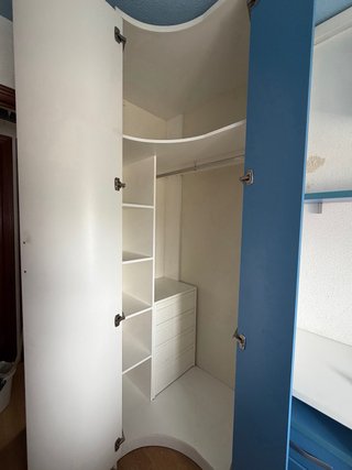 Habitación juvenil blanco y azul
