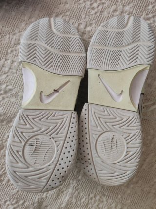 Zapatillas de tenis verdes y blancas