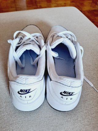 Zapatillas Nike Air Blancas y negras