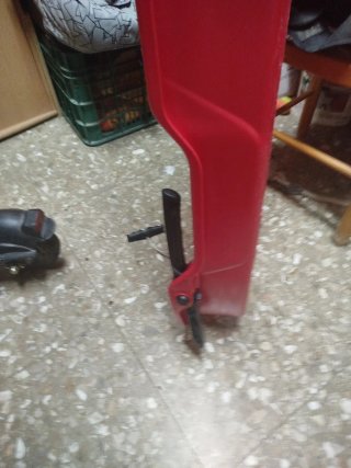 Trineo de nieve rojo