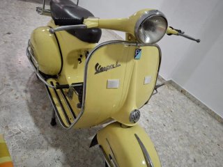 Vespa 125L Amarilla Restaurada