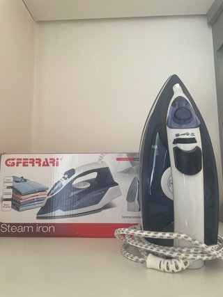 Plancha Ferrari 2000W Azul