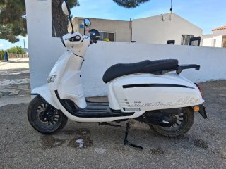 Keeway Versilia 50, Blanca Scooter