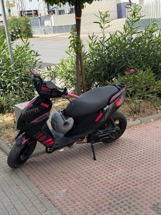 Yamaha Jog RR Negra y Rosa