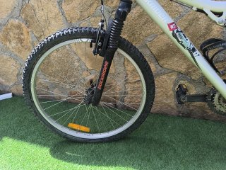 Bicicleta Rockrider para reparar