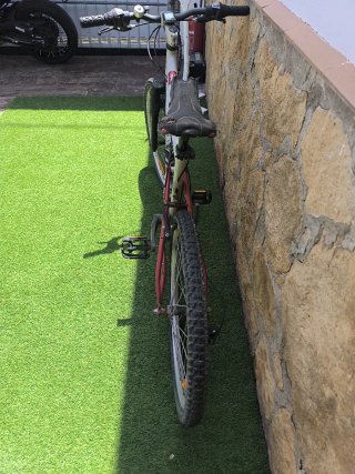 Bicicleta Rockrider para reparar