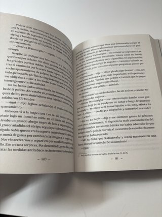 Asesinato Entre Libros