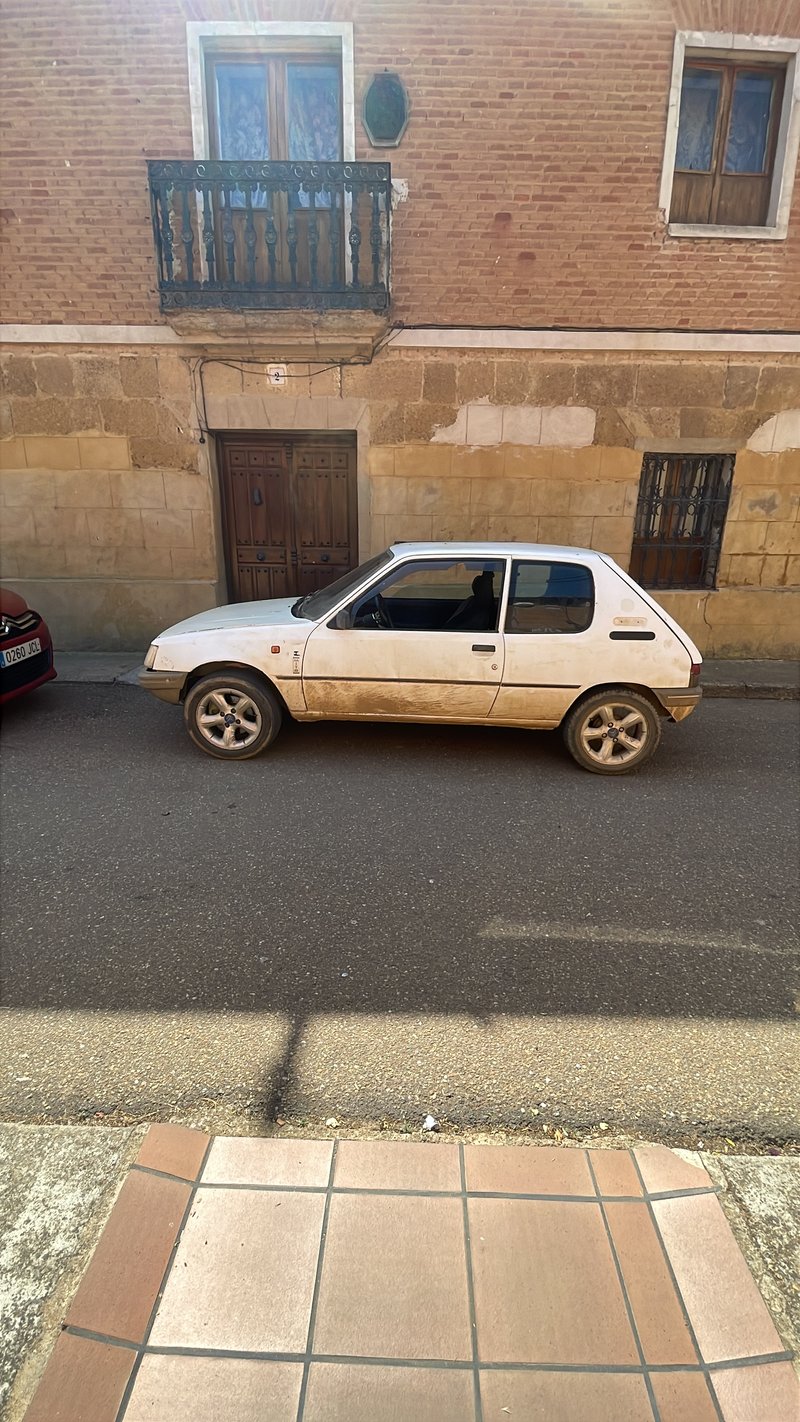 Peugeot 205 1998 - foto 1