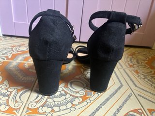 Tacones negros de plataforma