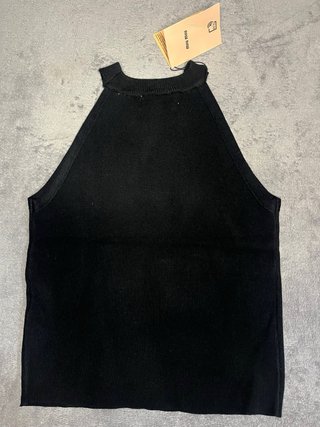 Top Miu Negro con Logo