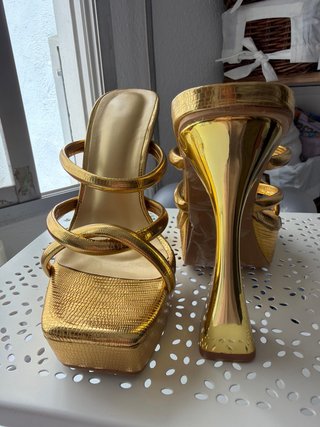 Sandalias doradas plataforma