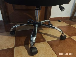 Silla de oficina ergonómica negra