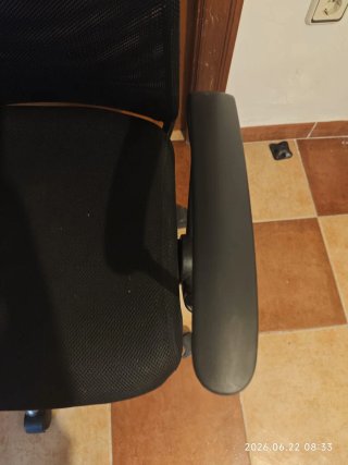Silla de oficina ergonómica negra