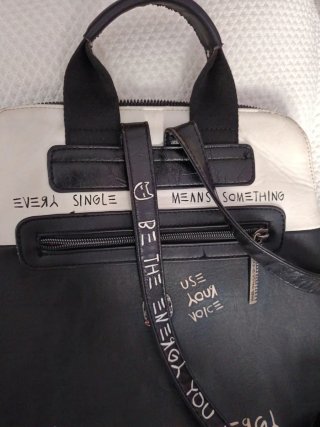 Mochila Desigual blanca y negra