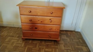 Cómoda y 2 mesitas de madera de madera de pino