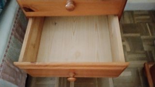 Cómoda y 2 mesitas de madera de madera de pino