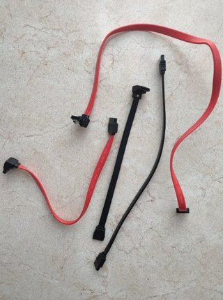 Despiece informática: grabadora, cables, adaptador