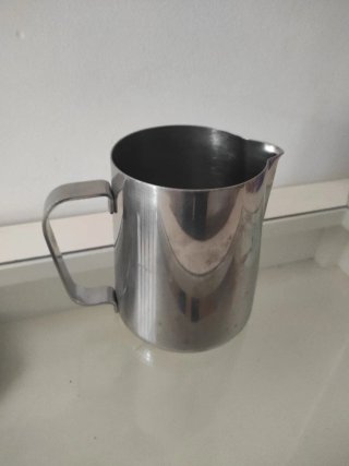 Jarra para calentar leche de bar