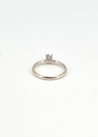 048-01-00200 Anillo Oro Blanco 18K con Diamante