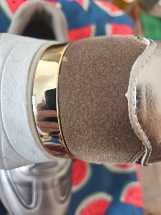 Deportivas doradas usadas 1 vez