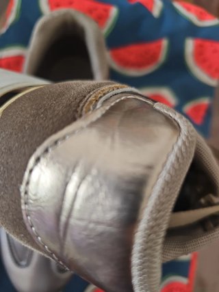Deportivas doradas usadas 1 vez