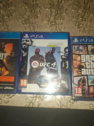 PS4 Pro + 5 Giochi + Controller