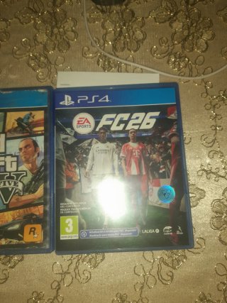 PS4 Pro + 5 Giochi + Controller